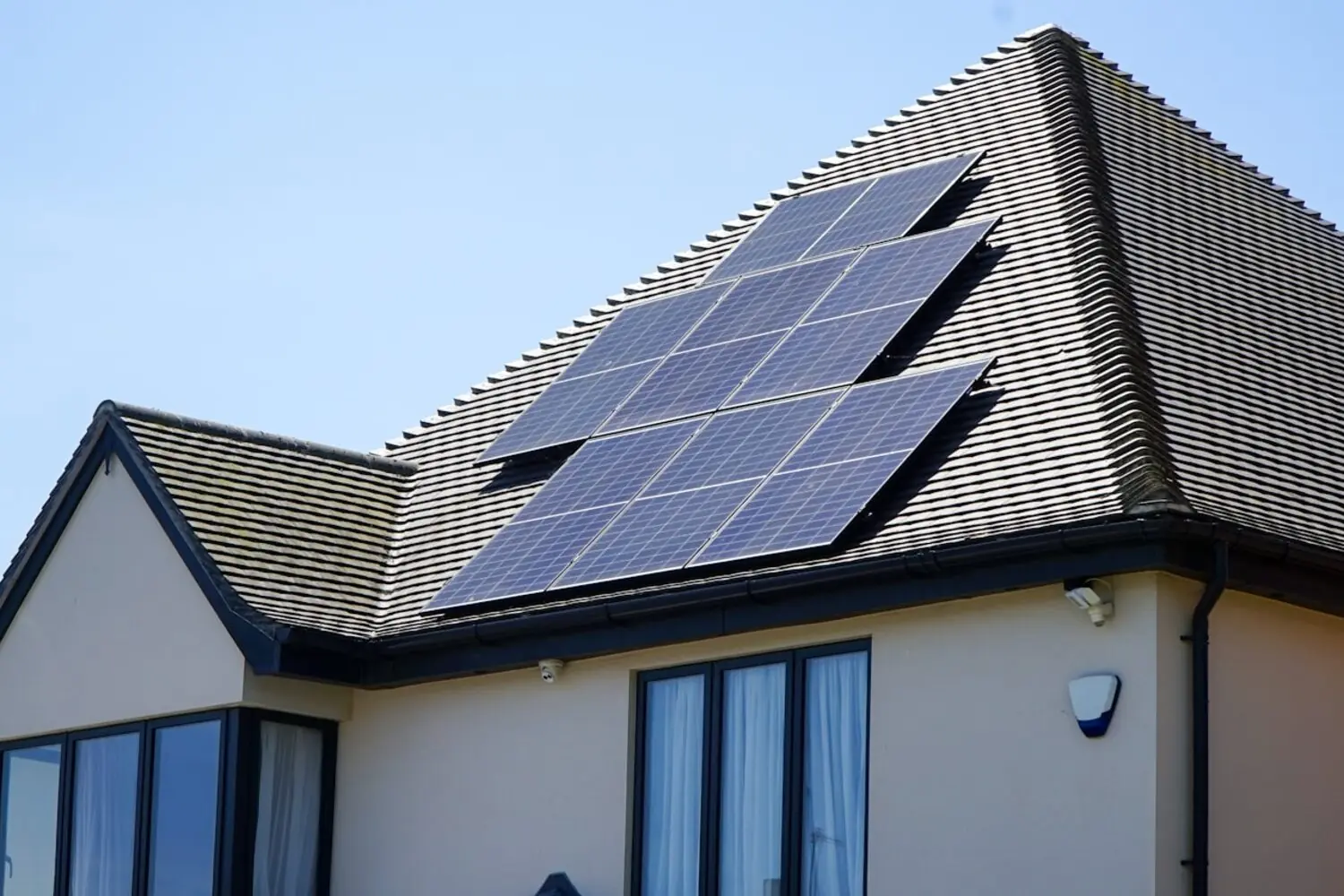 Curiosidades de las placas solares: 12 datos que te harán mirar tu tejado de otra forma