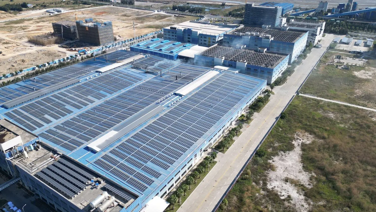 Placas solares para empresas y naves industriales en Madrid